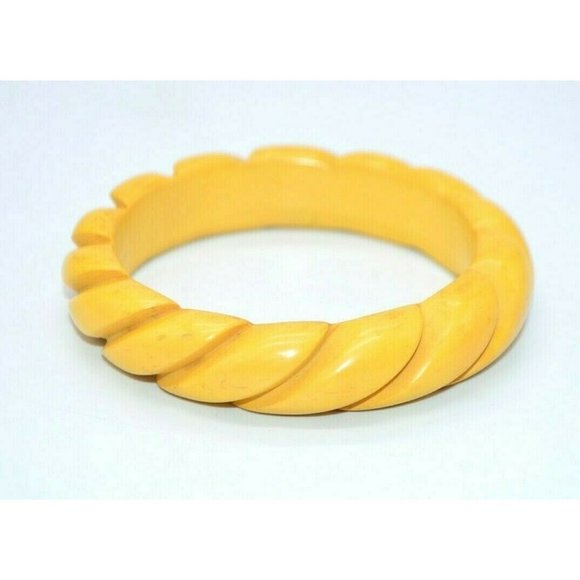 Vintage Jewelry - Butterscotch Yellow BAKELITE TESTED Carved Swirl